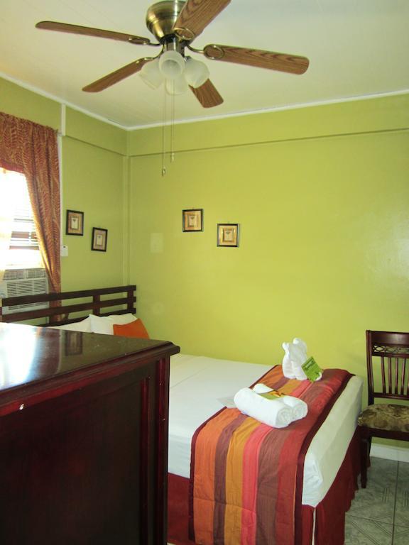 Narakiel'S Inn Roseau Phòng bức ảnh