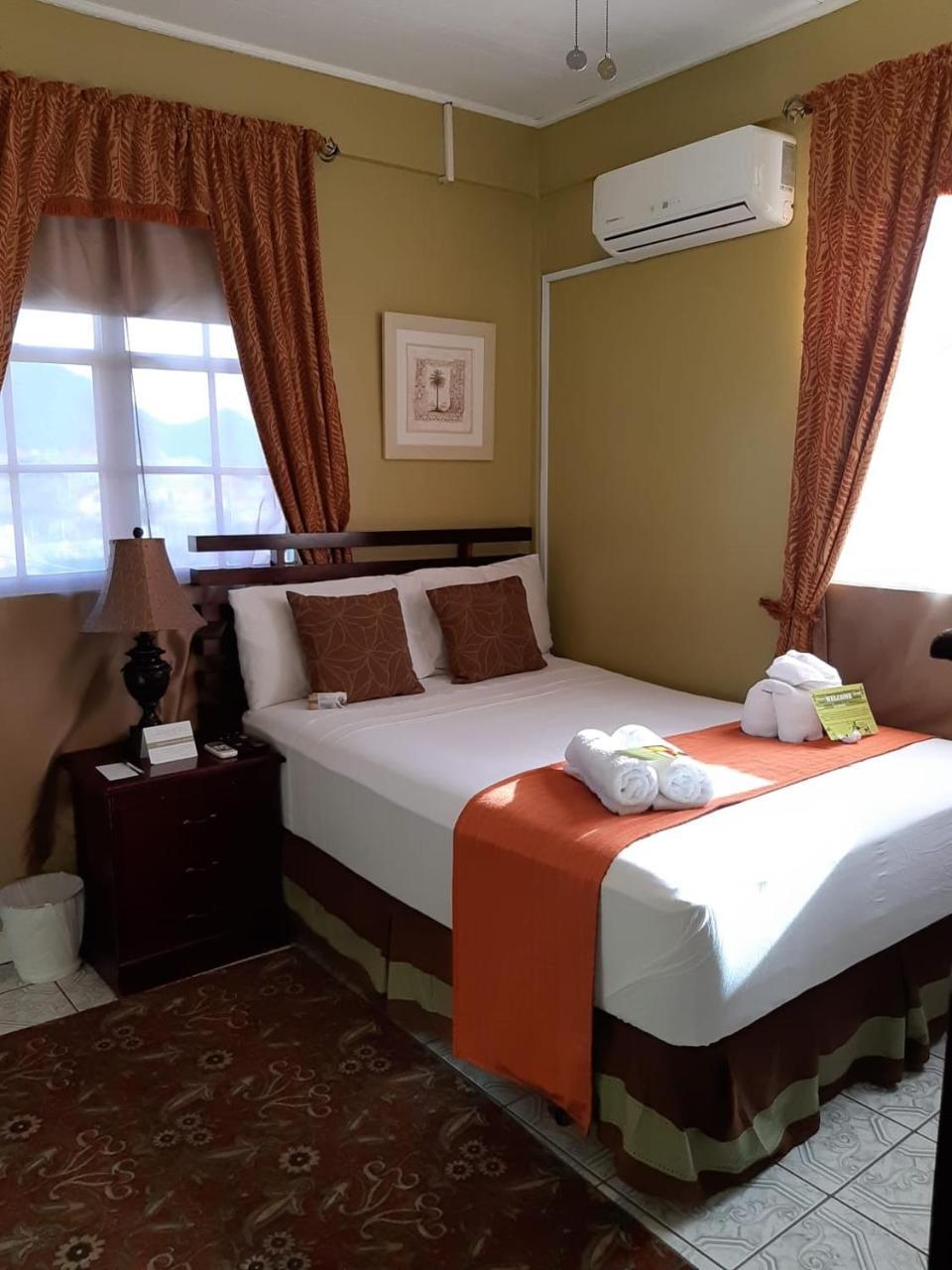 Narakiel'S Inn Roseau Ngoại thất bức ảnh